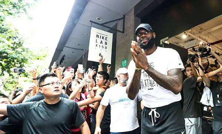 开云登录入口-巴黎圣日耳曼前途光明！，詹姆斯新星重要助攻表现突出引发球迷热议的简单介绍-开云登录入口