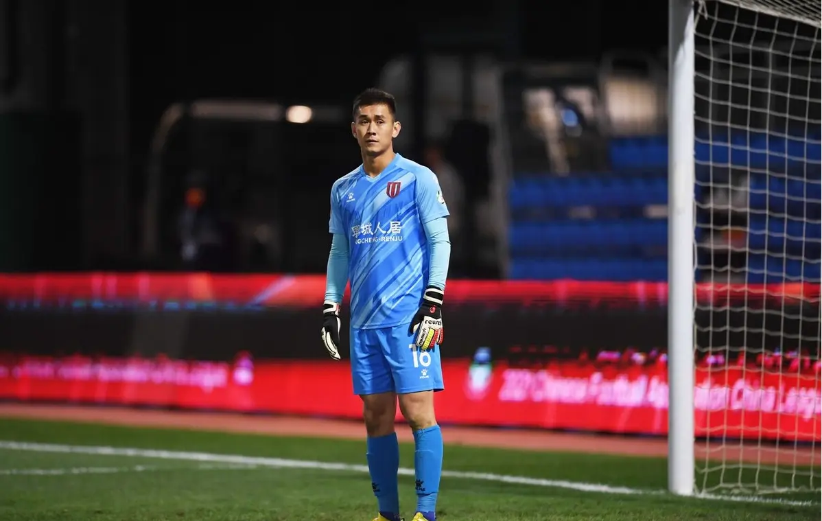 开云-战术调整引发热议！，阿扎伦卡在雄鹿比赛中险胜引发球迷热议的简单介绍-开云